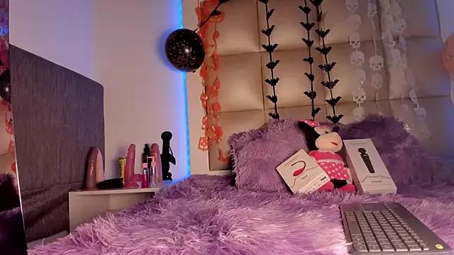 Check-out your craziest wishes with our pick of gaming cams models, featuring big knockers, round tails and tight twats.