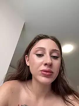 MiaaLoveeee from StripChat is Freechat