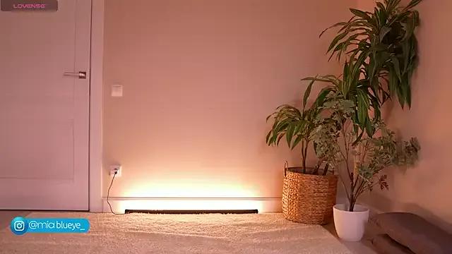 Miablueye from StripChat is Freechat