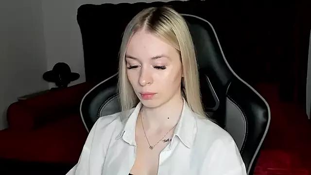 Check-out your craziest wishes with our pick of gaming cams models, featuring big knockers, round tails and tight twats.