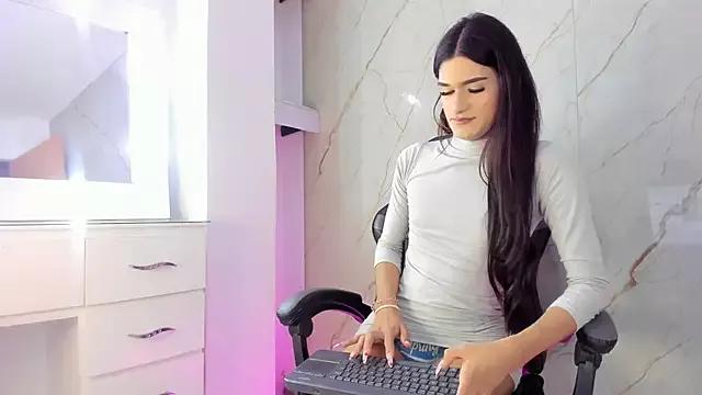 miapink_ofi from StripChat is Freechat