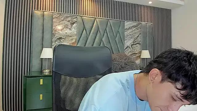 Michael_blue from StripChat is Freechat