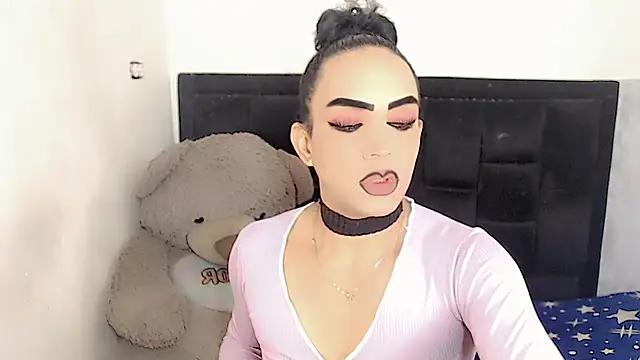 Check-out your craziest wishes with our pick of gaming cams models, featuring big knockers, round tails and tight twats.