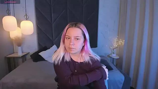 MichelleRebel from StripChat is Freechat