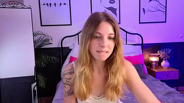 MiillKiss from StripChat is Freechat