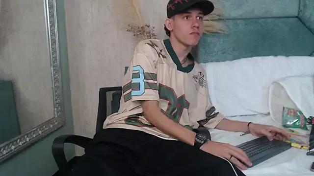 MikeBeneflek from StripChat is Freechat
