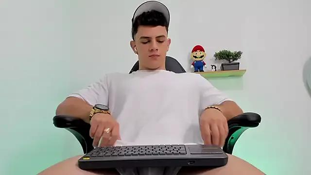 Mikecooper from StripChat is Freechat