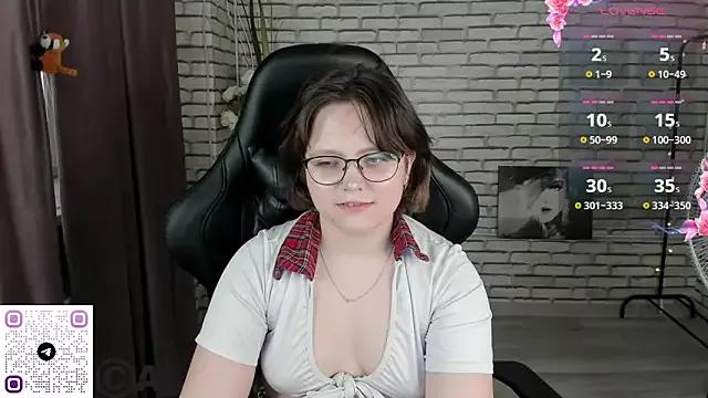 Check-out your craziest wishes with our pick of gaming cams models, featuring big knockers, round tails and tight twats.