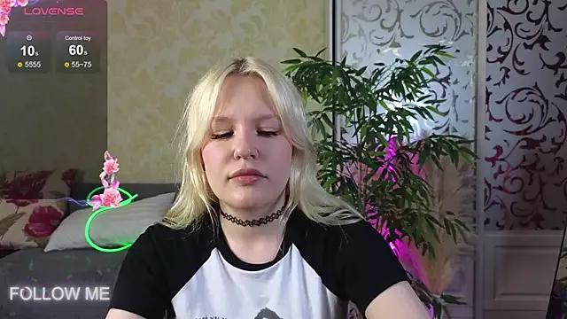 Mila_Lioness from StripChat is Freechat