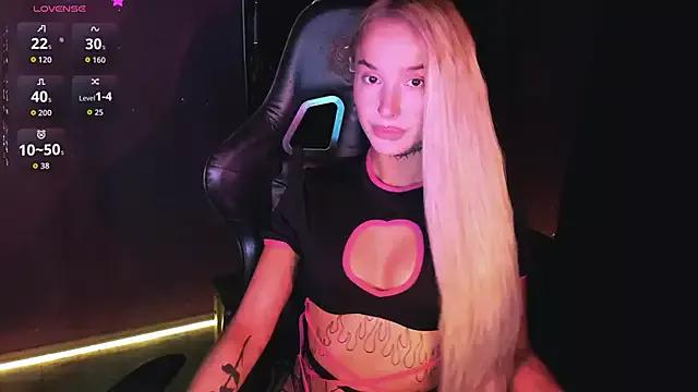 Check-out your craziest wishes with our pick of gaming cams models, featuring big knockers, round tails and tight twats.