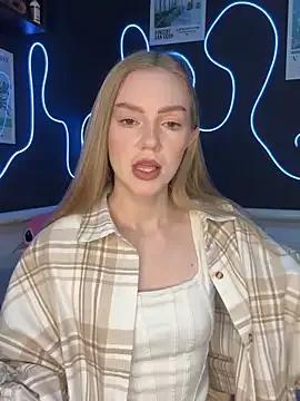 MilaMoone from StripChat is Freechat