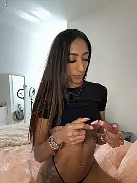 MilaRaee from StripChat is Freechat