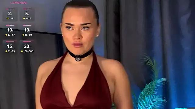 Check-out your craziest wishes with our pick of gaming cams models, featuring big knockers, round tails and tight twats.