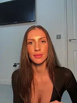 MilaRenee from StripChat is Freechat