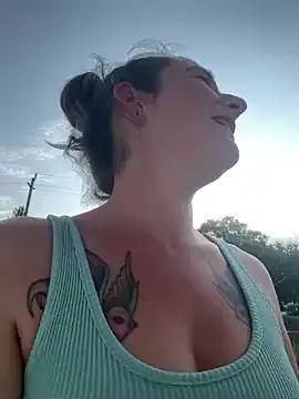 Mini_And_The_Bear from StripChat is Freechat