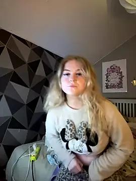 minidollxxx from StripChat is Freechat