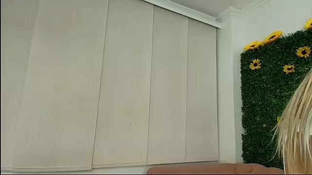 miranda_villa from StripChat is Freechat