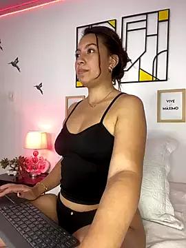 miss__caroline from StripChat is Freechat