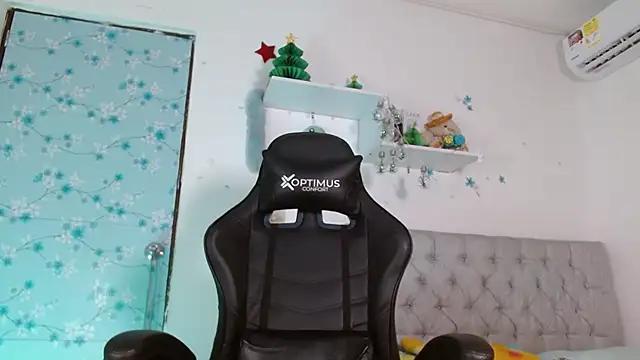 Check-out your craziest wishes with our pick of gaming cams models, featuring big knockers, round tails and tight twats.