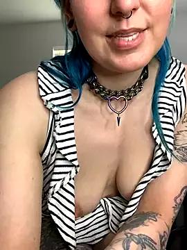 Check-out your craziest wishes with our pick of gaming cams models, featuring big knockers, round tails and tight twats.