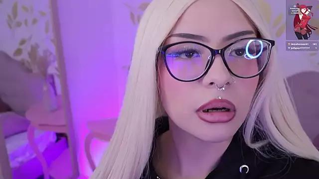 Check-out your craziest wishes with our pick of gaming cams models, featuring big knockers, round tails and tight twats.