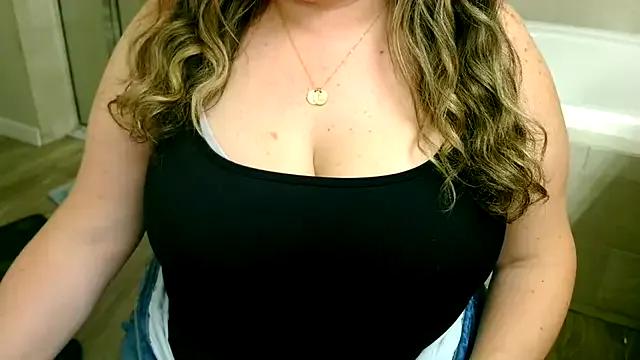 Check-out your craziest wishes with our pick of gaming cams models, featuring big knockers, round tails and tight twats.