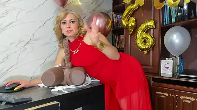 Check-out your craziest wishes with our pick of gaming cams models, featuring big knockers, round tails and tight twats.