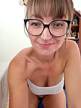 Check-out your craziest wishes with our pick of gaming cams models, featuring big knockers, round tails and tight twats.