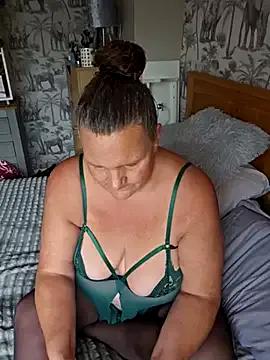 MissQueenBeex from StripChat is Freechat