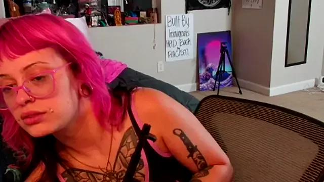 Check-out your craziest wishes with our pick of gaming cams models, featuring big knockers, round tails and tight twats.