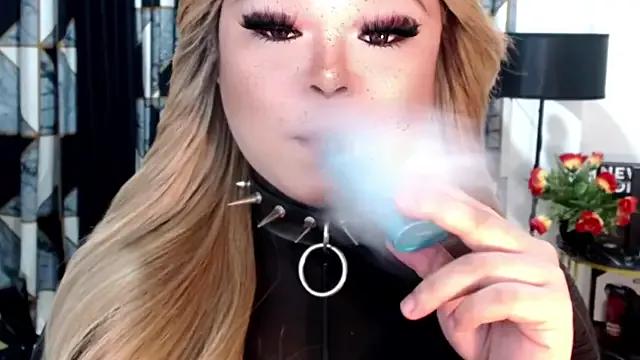 Mistress_CassieXX from StripChat is Freechat