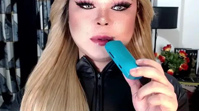 Mistress_CassieXX from StripChat is Freechat
