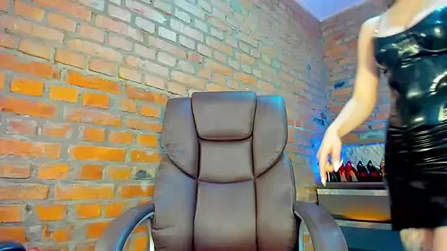 Check-out your craziest wishes with our pick of gaming cams models, featuring big knockers, round tails and tight twats.