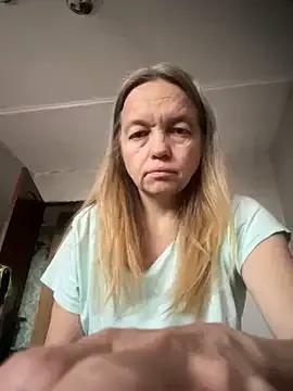 MIUNELLY from StripChat is Freechat
