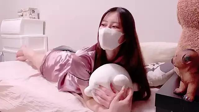 Photos of MOEMOE-Q from StripChat is Freechat