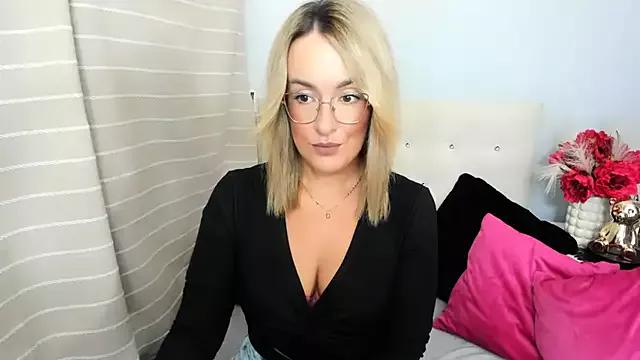 Check-out your craziest wishes with our pick of gaming cams models, featuring big knockers, round tails and tight twats.