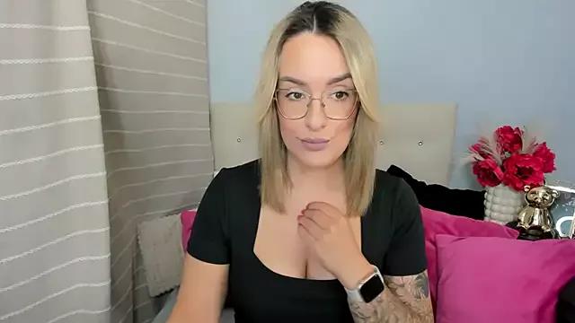 Check-out your craziest wishes with our pick of gaming cams models, featuring big knockers, round tails and tight twats.
