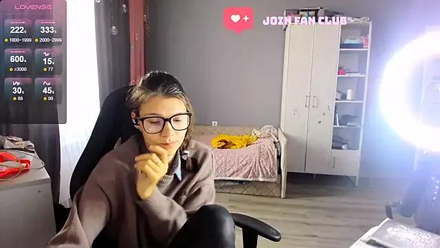 Check-out your craziest wishes with our pick of gaming cams models, featuring big knockers, round tails and tight twats.