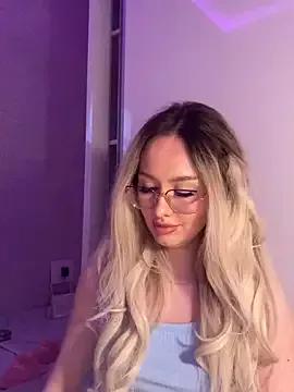 mollyxxx from StripChat is Freechat