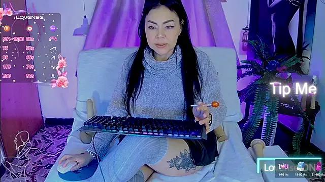 Check-out your craziest wishes with our pick of gaming cams models, featuring big knockers, round tails and tight twats.