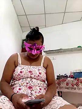 mommylove22 from StripChat