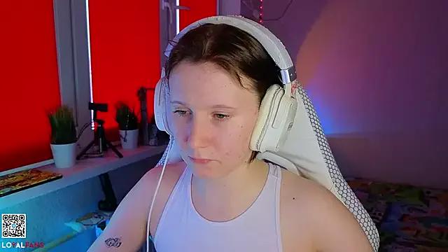 mon_lola from StripChat is Freechat