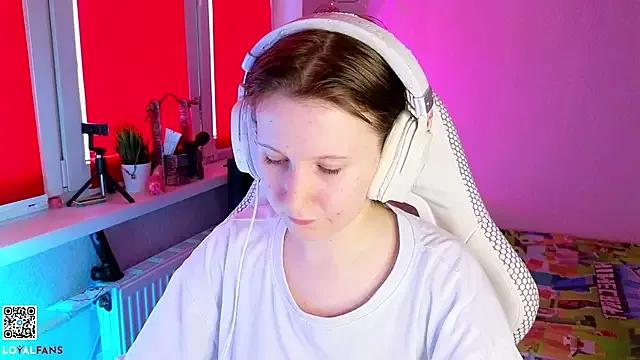 Check-out your craziest wishes with our pick of gaming cams models, featuring big knockers, round tails and tight twats.