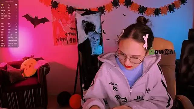 Check-out your craziest wishes with our pick of gaming cams models, featuring big knockers, round tails and tight twats.