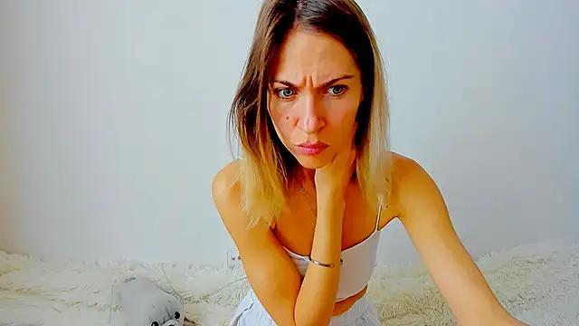 Check-out your craziest wishes with our pick of gaming cams models, featuring big knockers, round tails and tight twats.