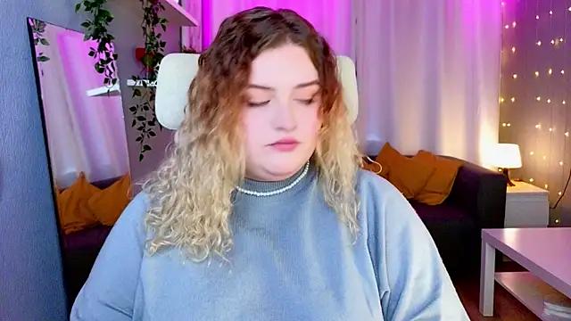 moneysirena from StripChat is Freechat
