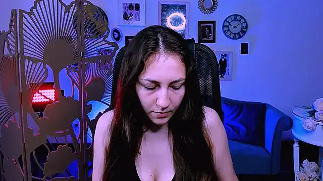 MonicaHoland from StripChat is Freechat