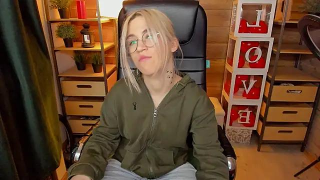 Check-out your craziest wishes with our pick of gaming cams models, featuring big knockers, round tails and tight twats.