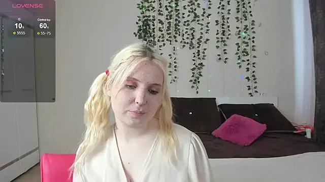 Moon___Love from StripChat is Freechat