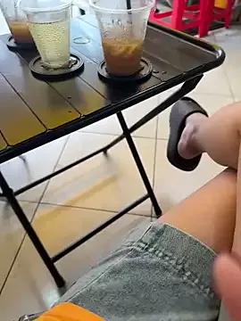 Mores1_Squirt from StripChat is Freechat